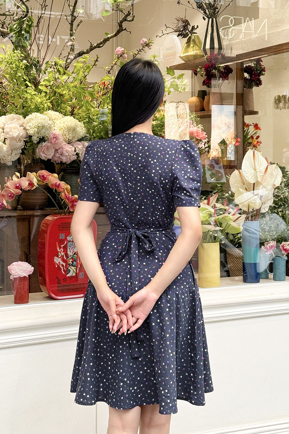 Đầm linen cổ tim nhún ngực tay ngắn