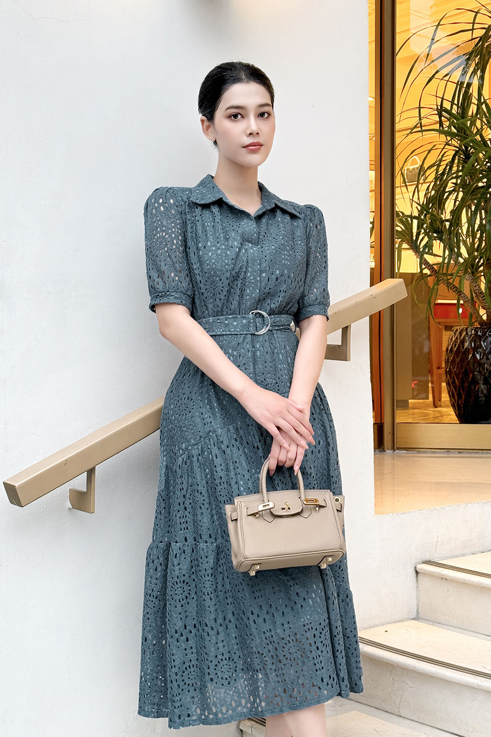 Đầm ren dáng xòe cổ sơ mi kèm thắt eo