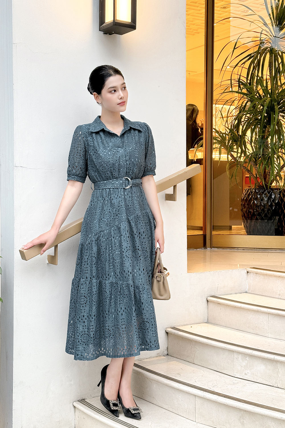 Đầm ren dáng xòe cổ sơ mi kèm thắt eo