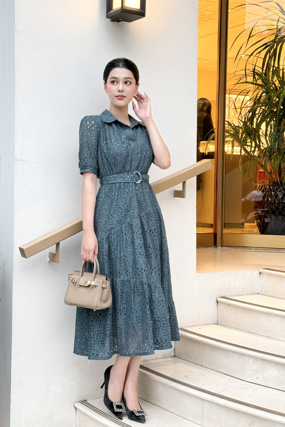 Đầm ren dáng xòe cổ sơ mi kèm thắt eo