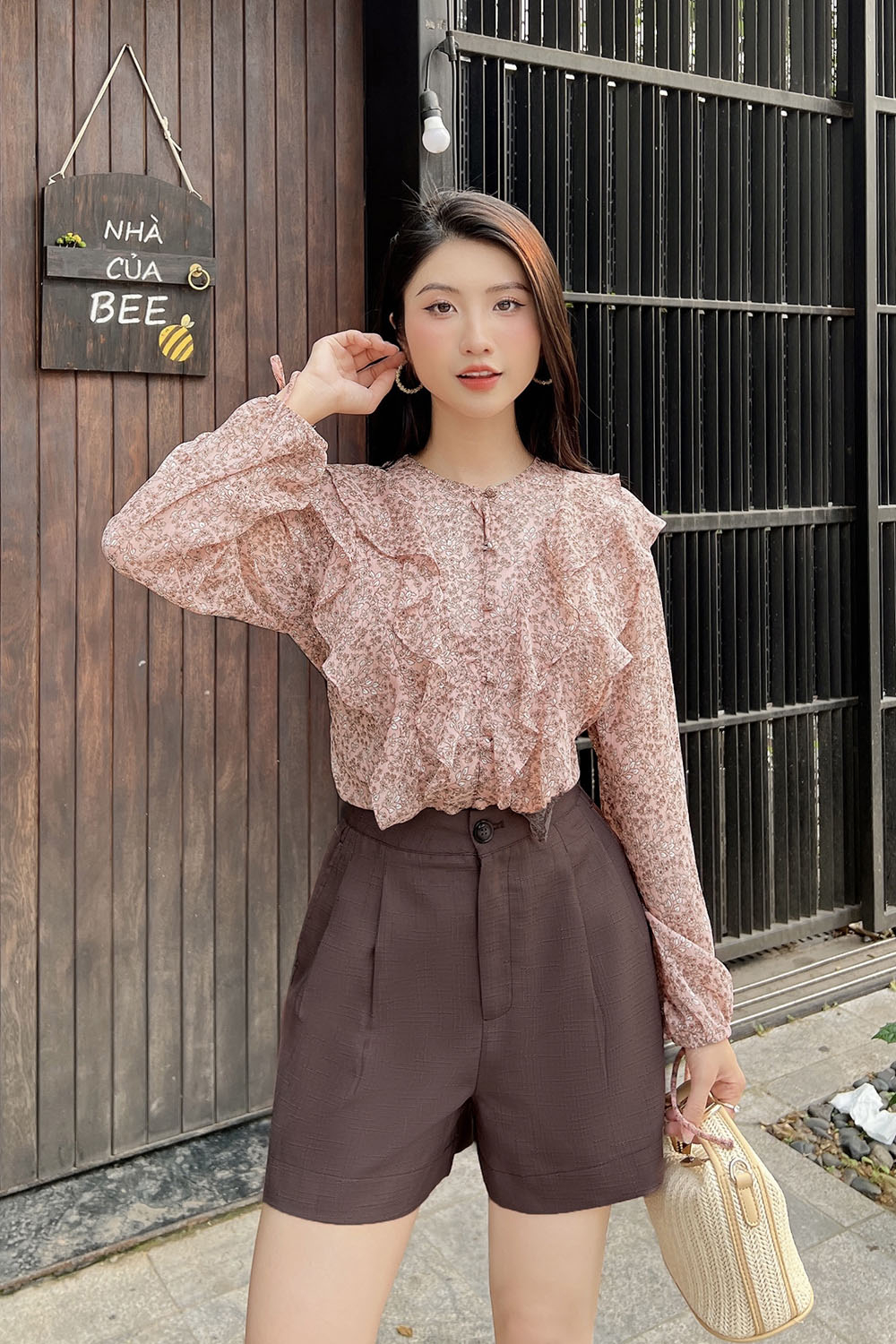 Quần short nữ lưng cao xếp ly phối túi