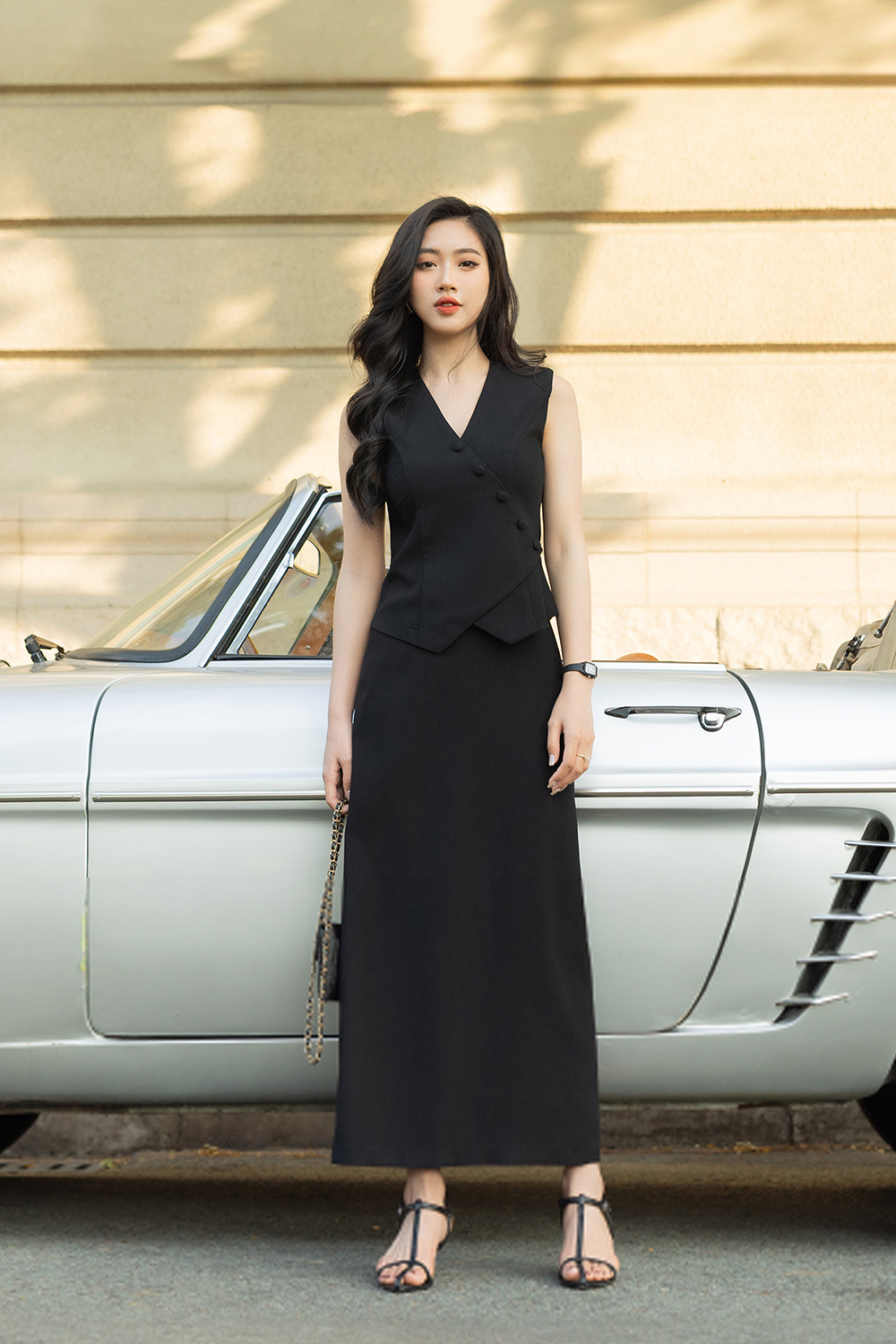 Chân váy suông ôm dáng dài màu đen