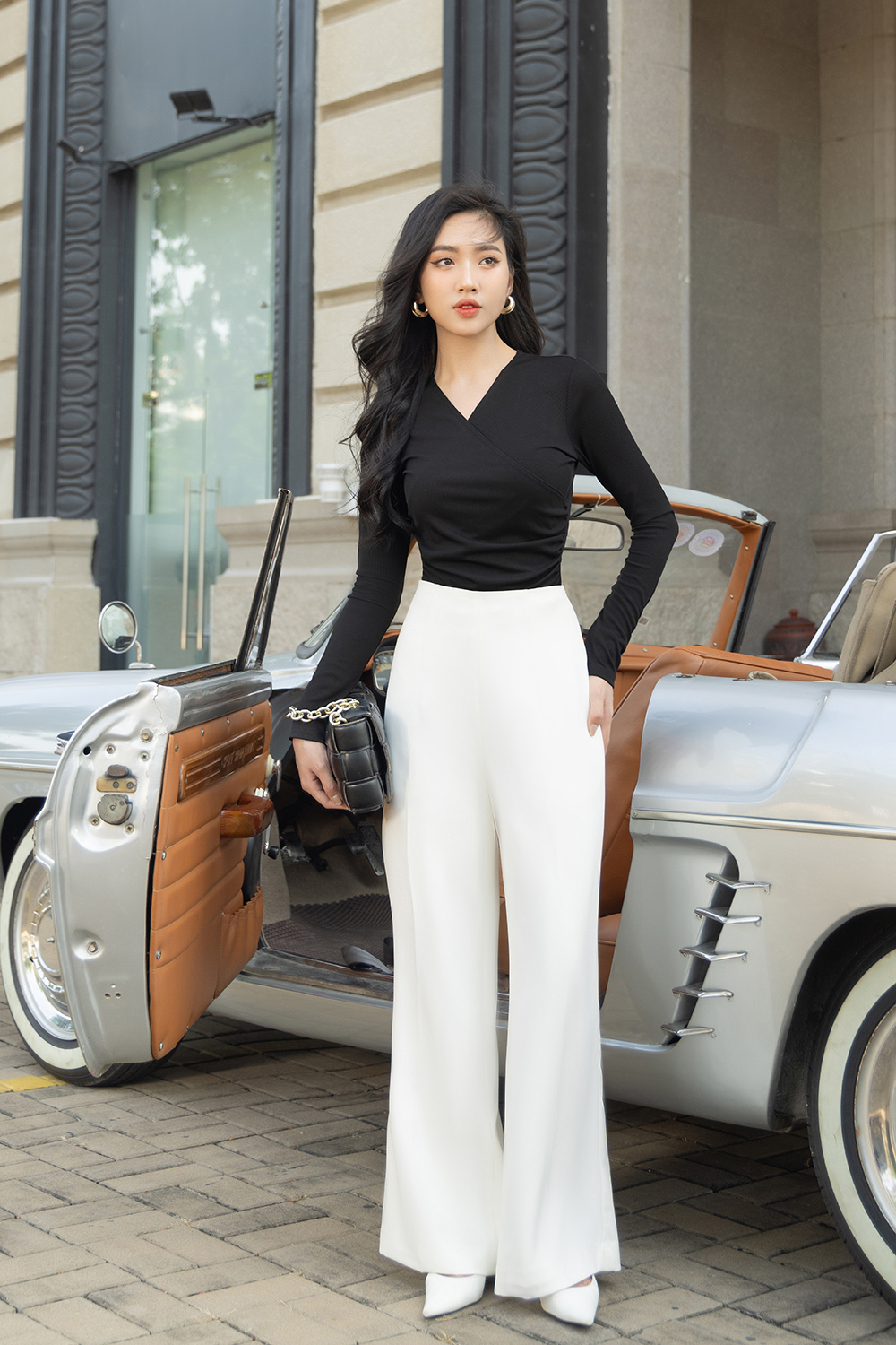 Áo thun nữ tay dài màu đen cổ đắp chéo