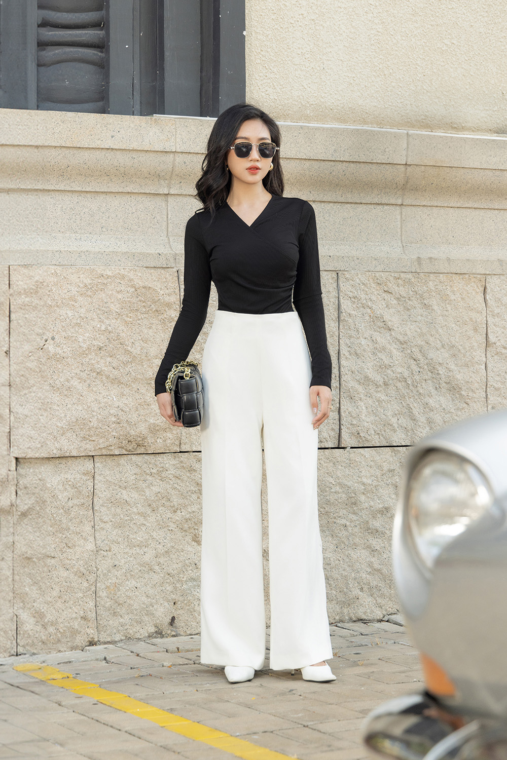 Áo thun nữ tay dài màu đen cổ đắp chéo