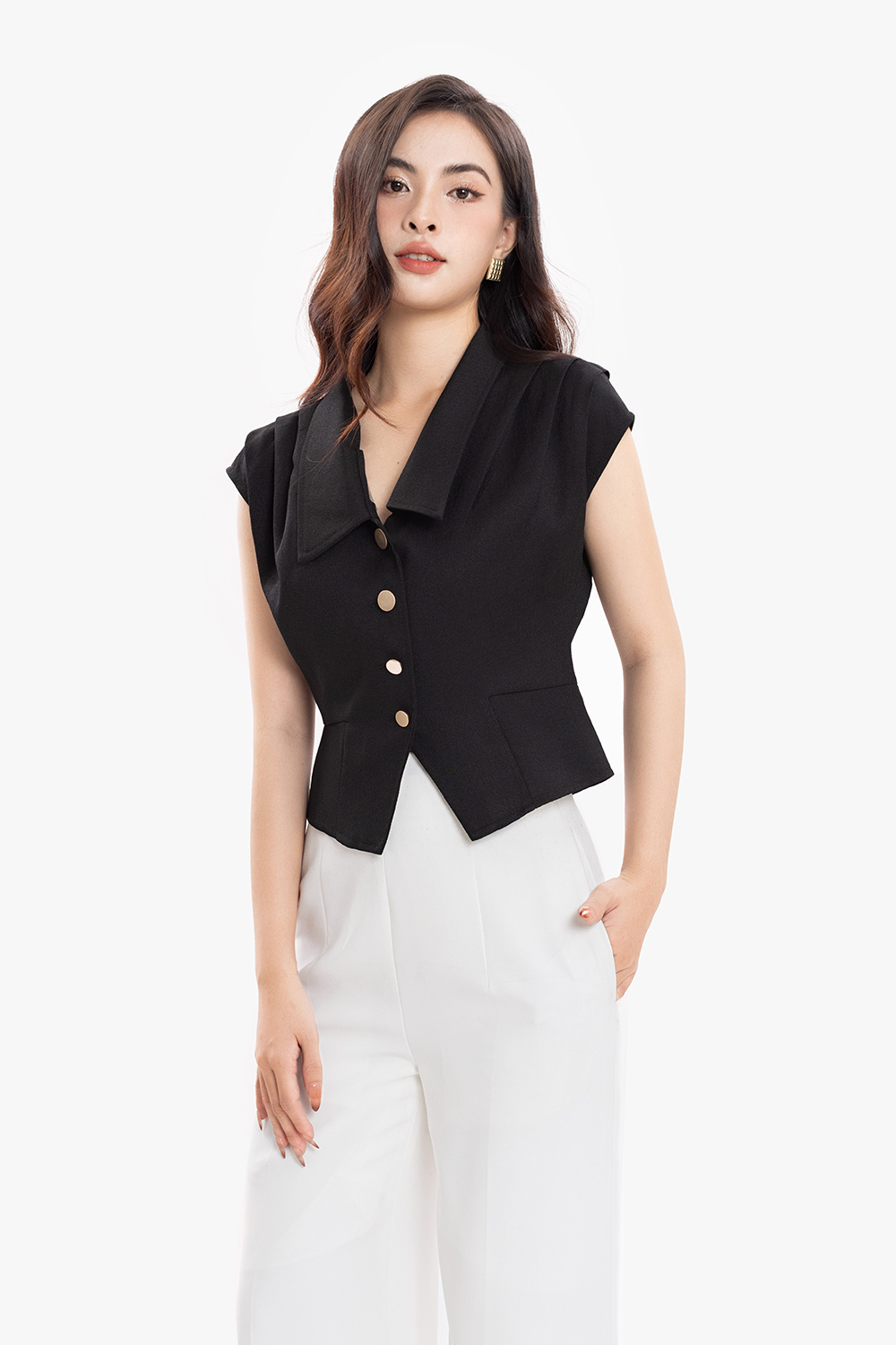 Áo kiểu nữ màu đen xếp ly vai