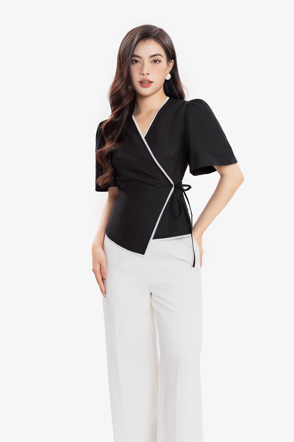 Áo kiểu nữ màu đen cổ V đắp chéo nơ eo