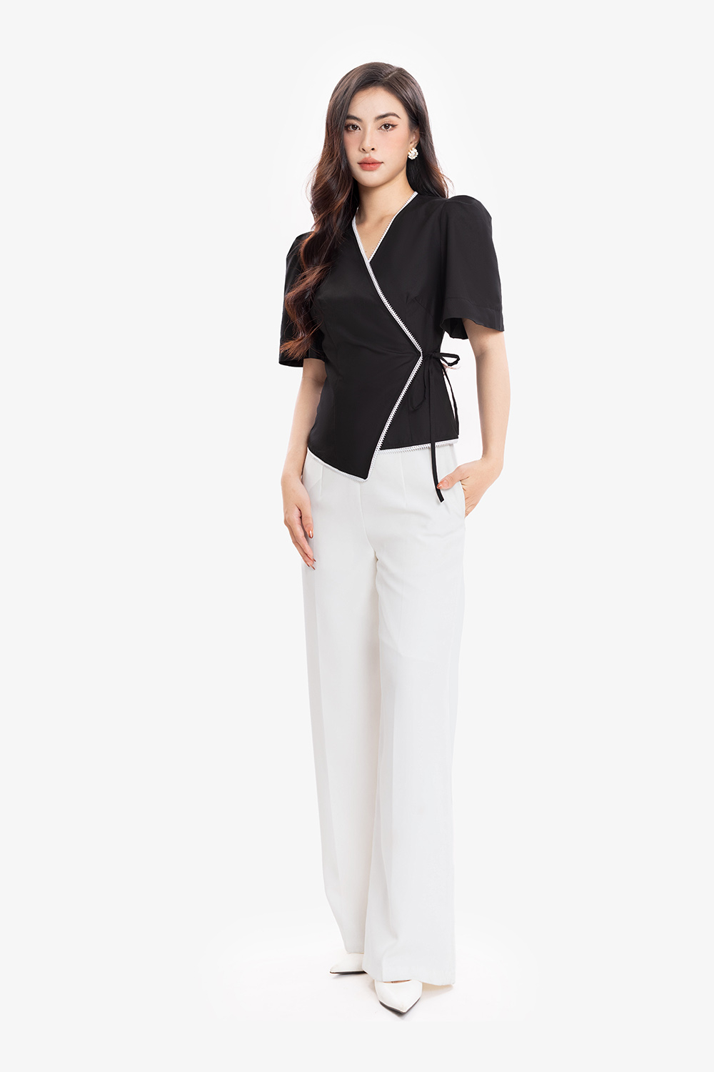 Áo kiểu nữ màu đen cổ V đắp chéo nơ eo