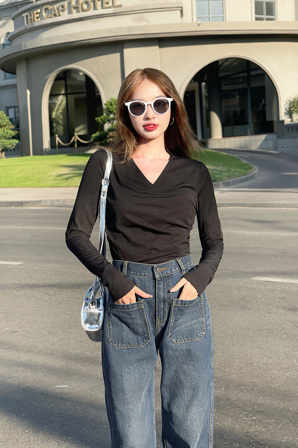 Áo thun nữ tay dài màu đen cổ đắp chéo