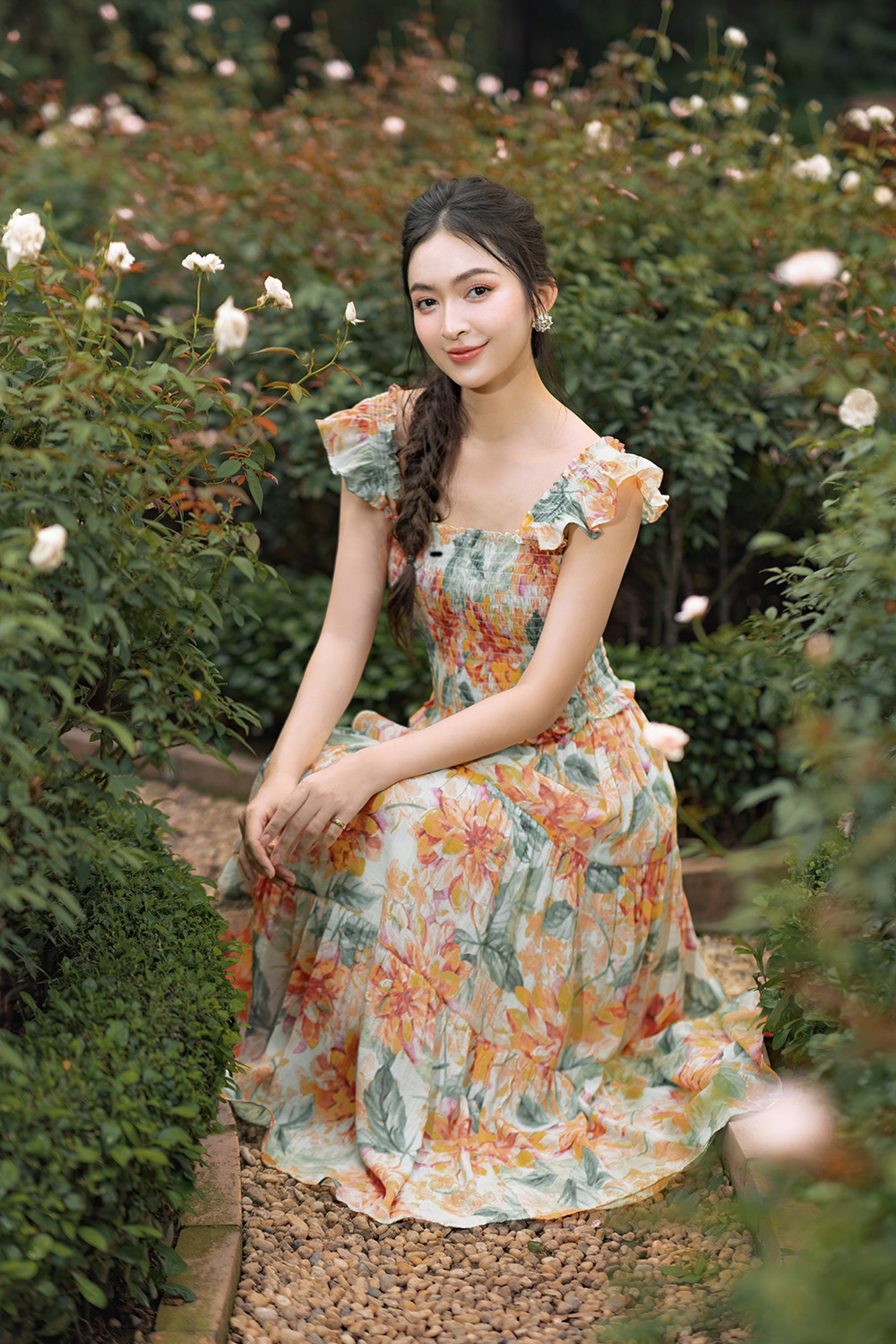 Đầm hoa hai dây dáng xòe dài qua gối