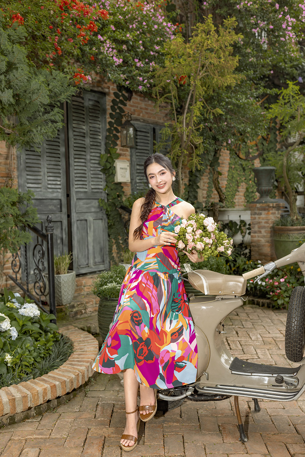 Đầm xòe họa tiết cổ yếm dài qua gối HL27-07