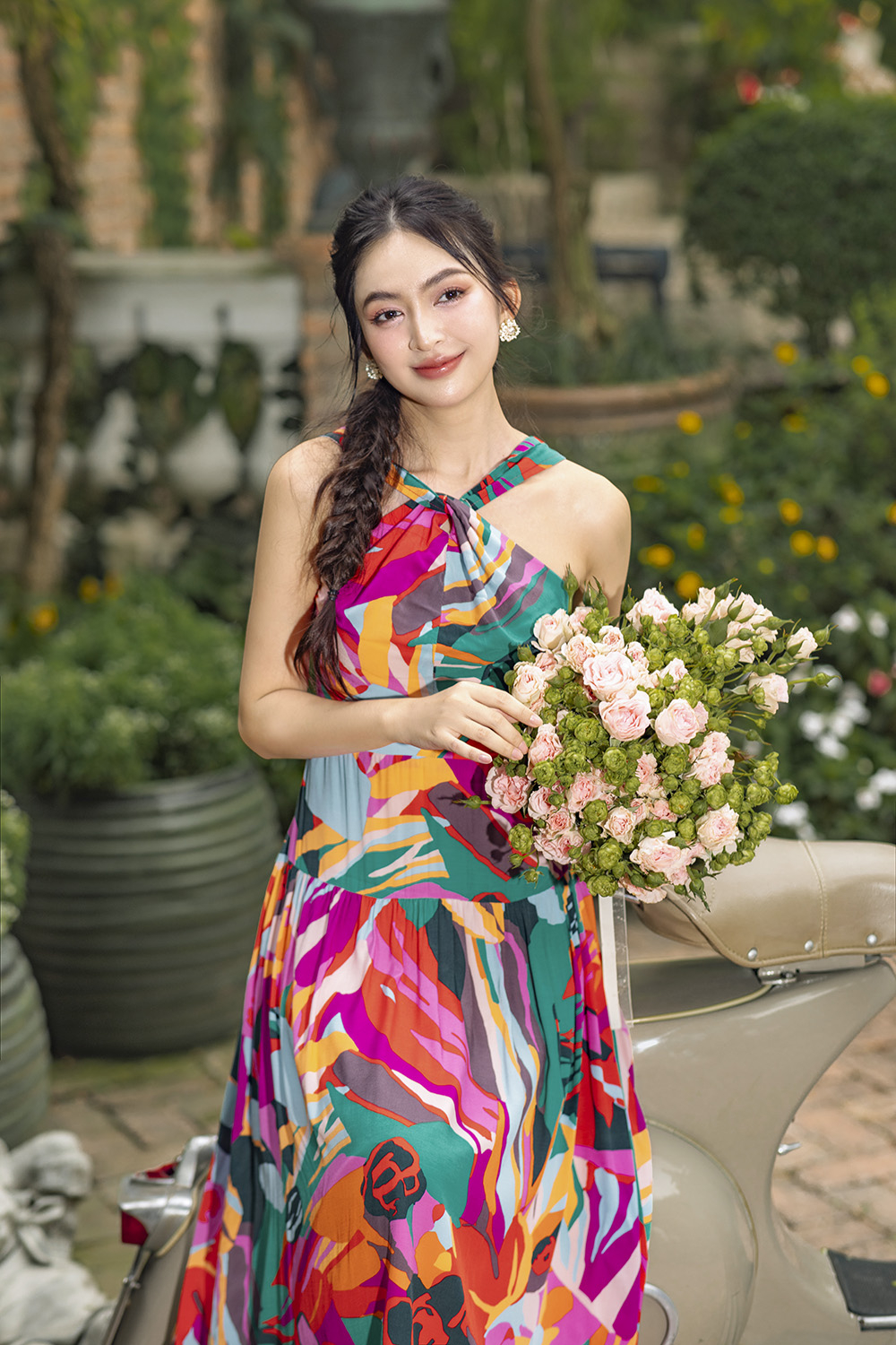 Đầm xòe họa tiết cổ yếm dài qua gối