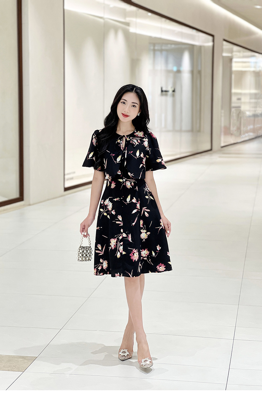 Đầm xòe hoa công sở phối áo khoác