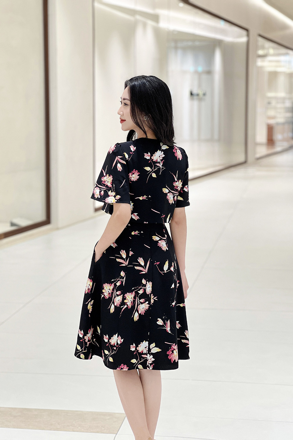 Đầm xòe hoa công sở phối áo khoác