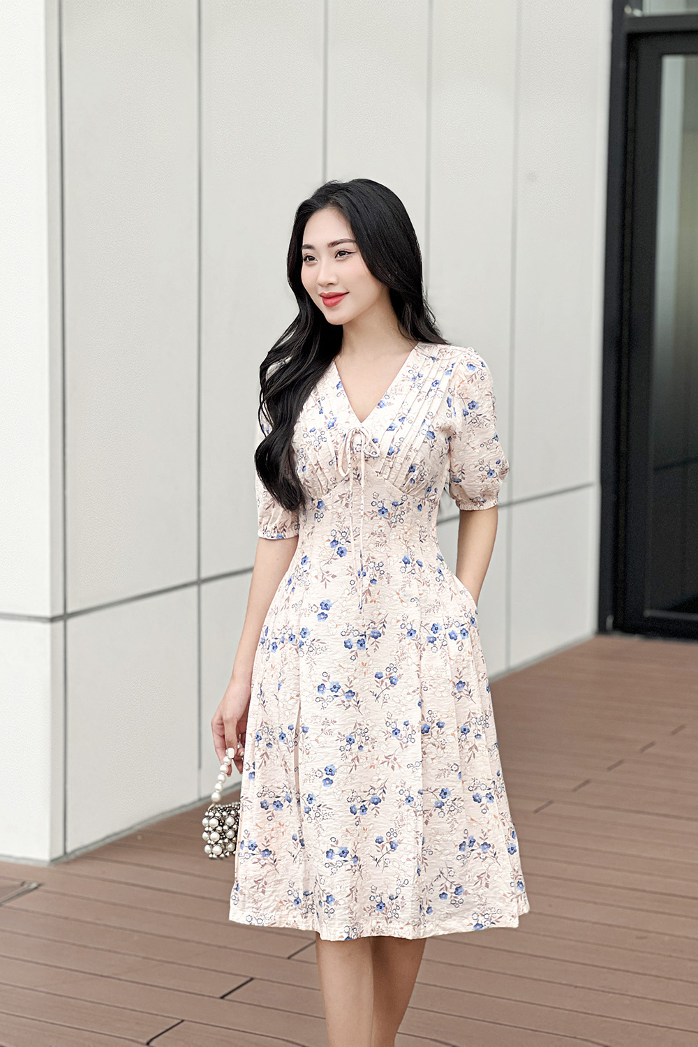 Đầm hoa dáng xòe cổ V tay phồng