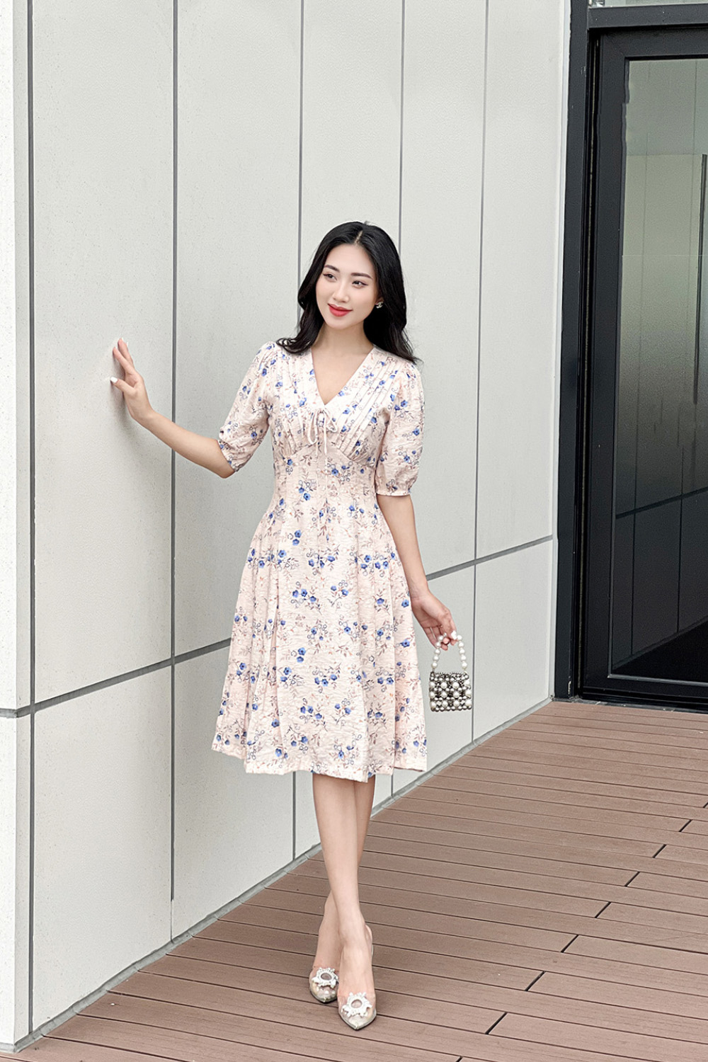 Đầm hoa dáng xòe cổ V tay phồng