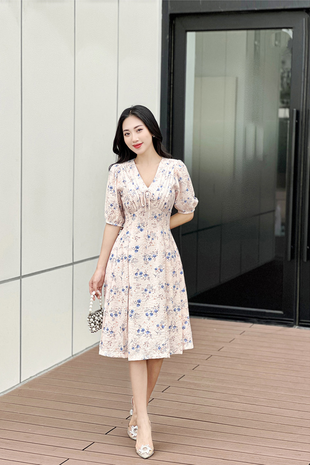 Đầm hoa dáng xòe cổ V tay phồng