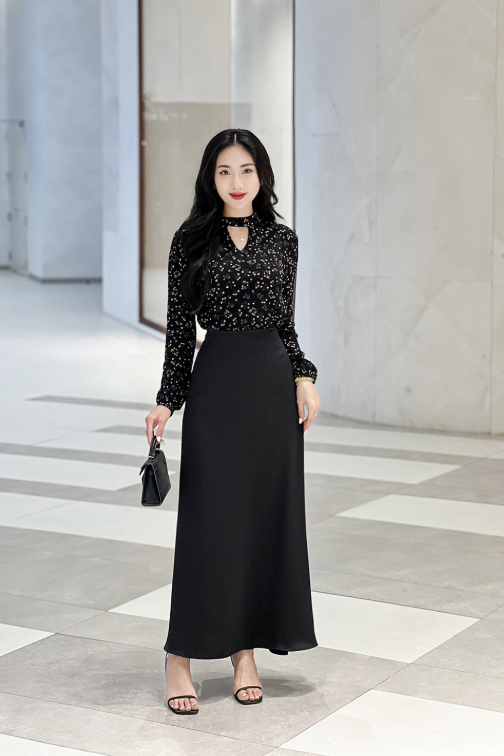 Chân váy dài dáng xòe màu đen