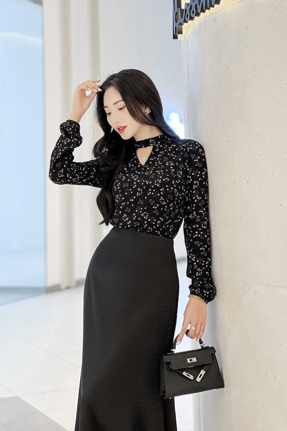 Áo kiểu nữ hoa nhí cổ cut-out ASM18-08