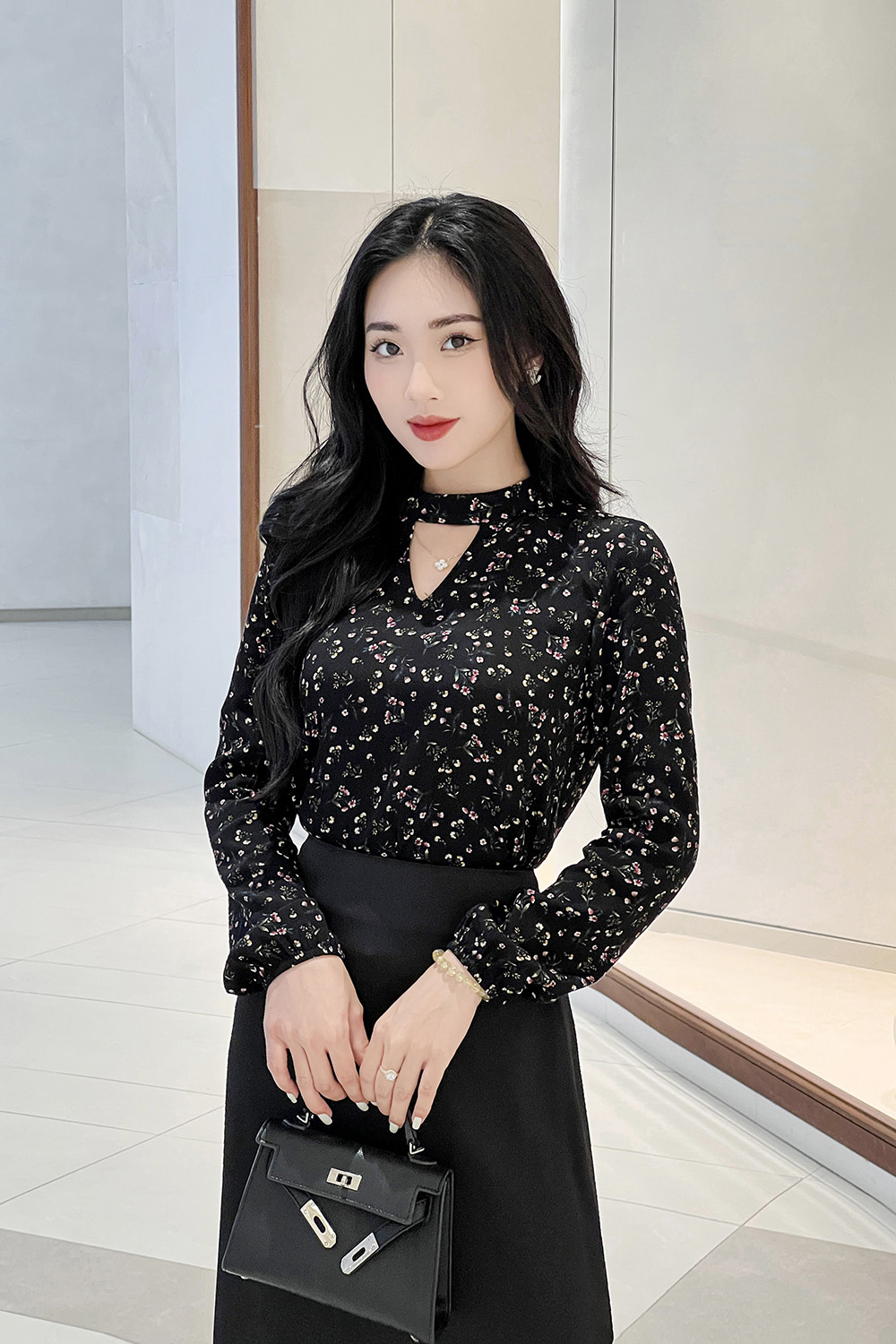 Áo kiểu nữ hoa nhí cổ cut-out