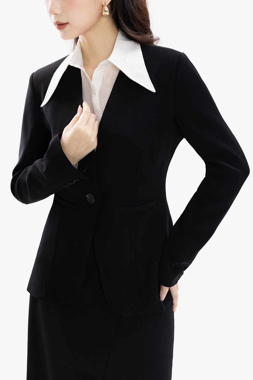 Áo khoác công sở nữ màu đen tay dài