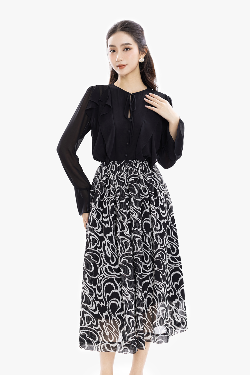 Chân váy xòe màu đen họa tiết