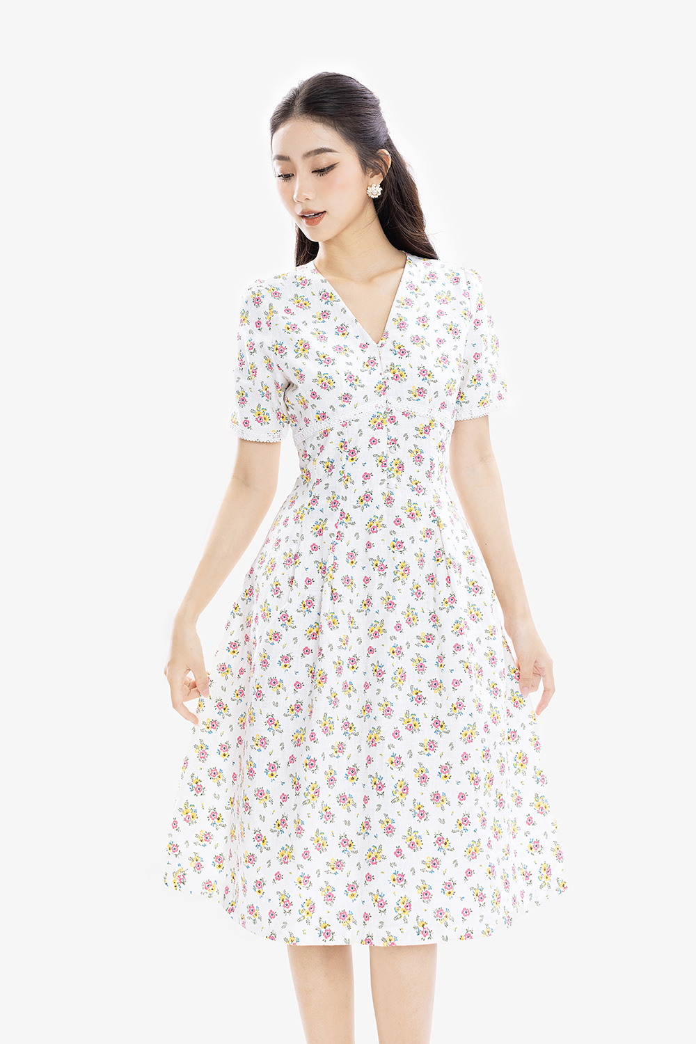 Đầm xòe hoa nhí viền đăng ten