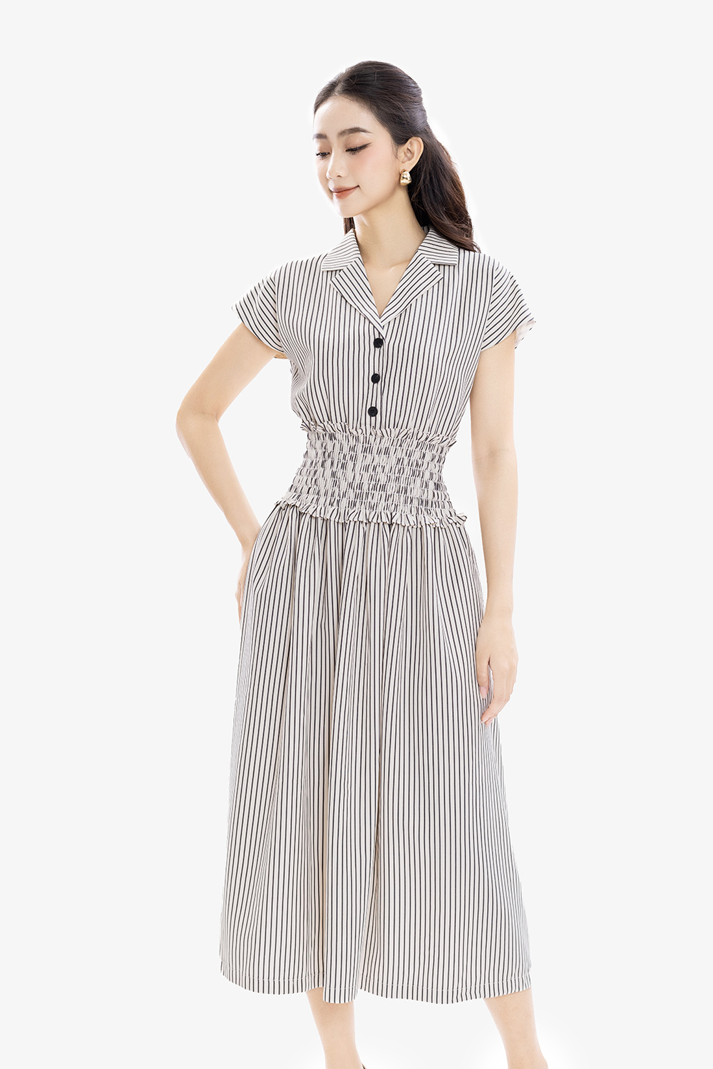 Đầm dáng xòe xếp ly eo họa tiết kẻ sọc