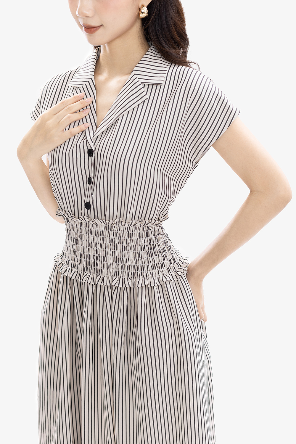 Đầm dáng xòe xếp ly eo họa tiết kẻ sọc