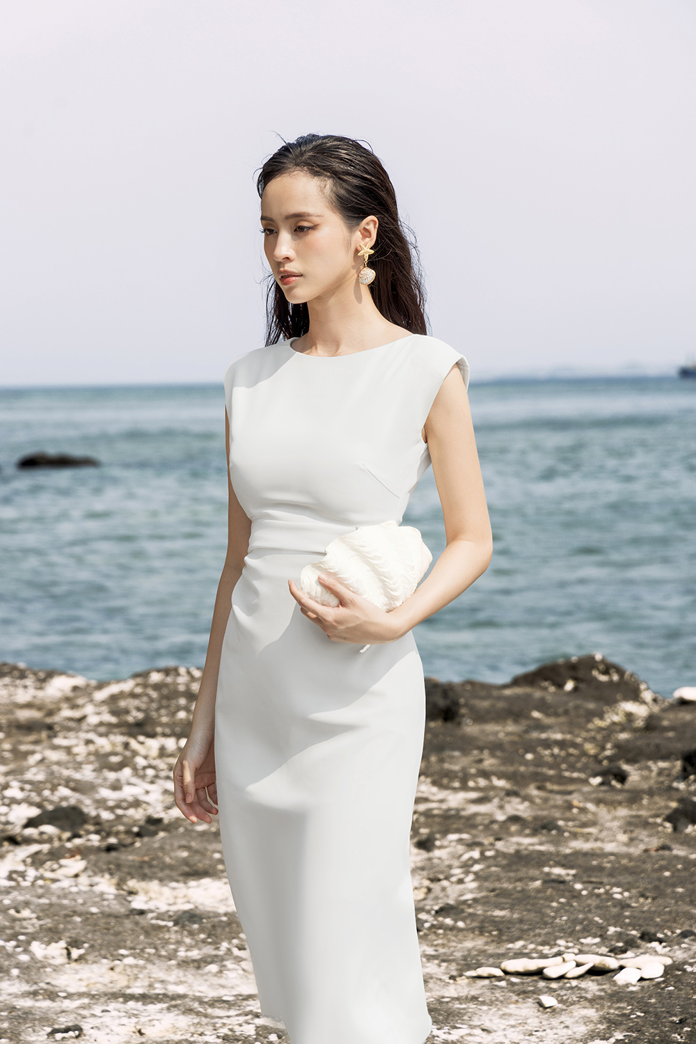 Đầm trắng dáng ôm dài nhún eo