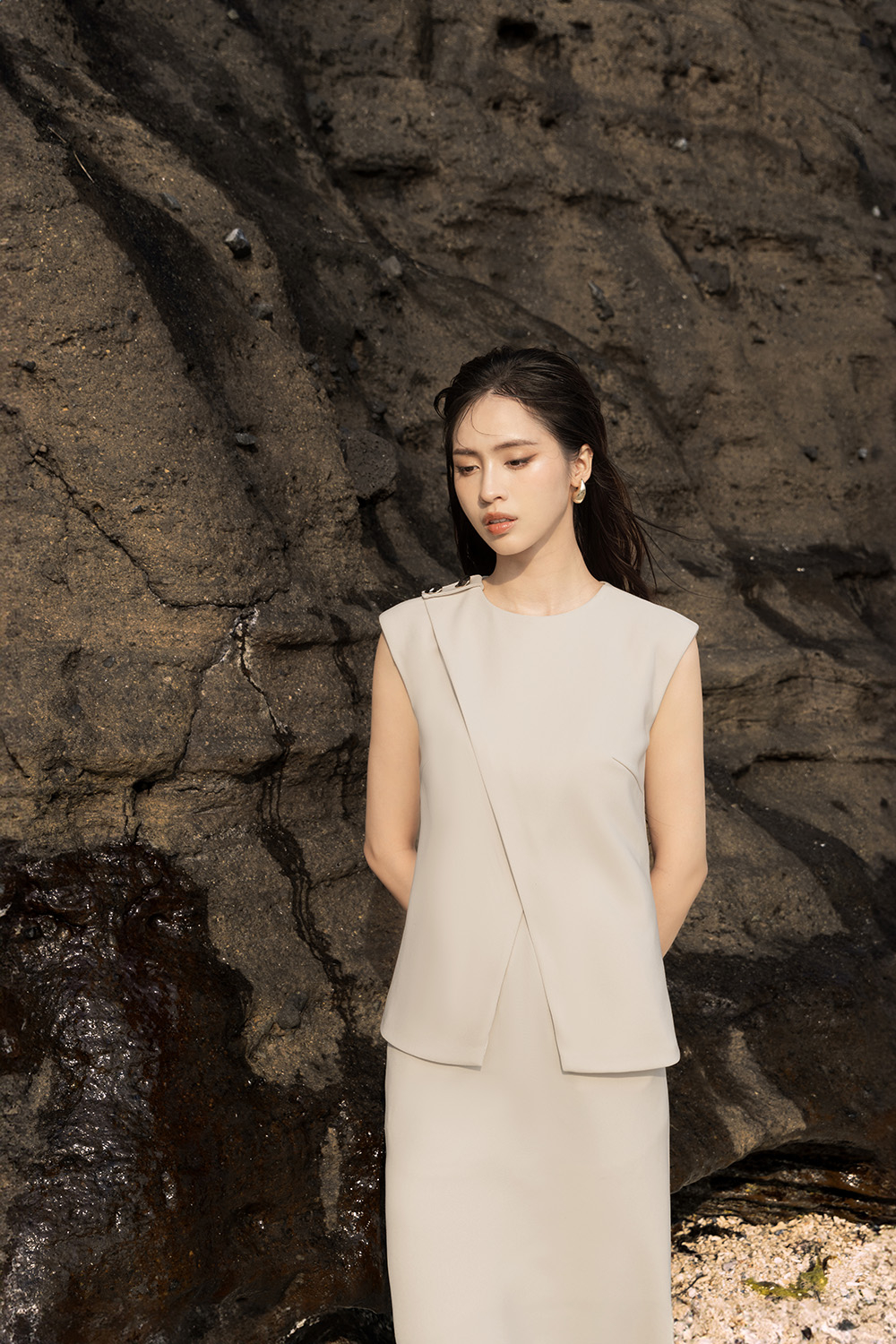 Đầm công sở dáng ôm thân áo đắp chéo