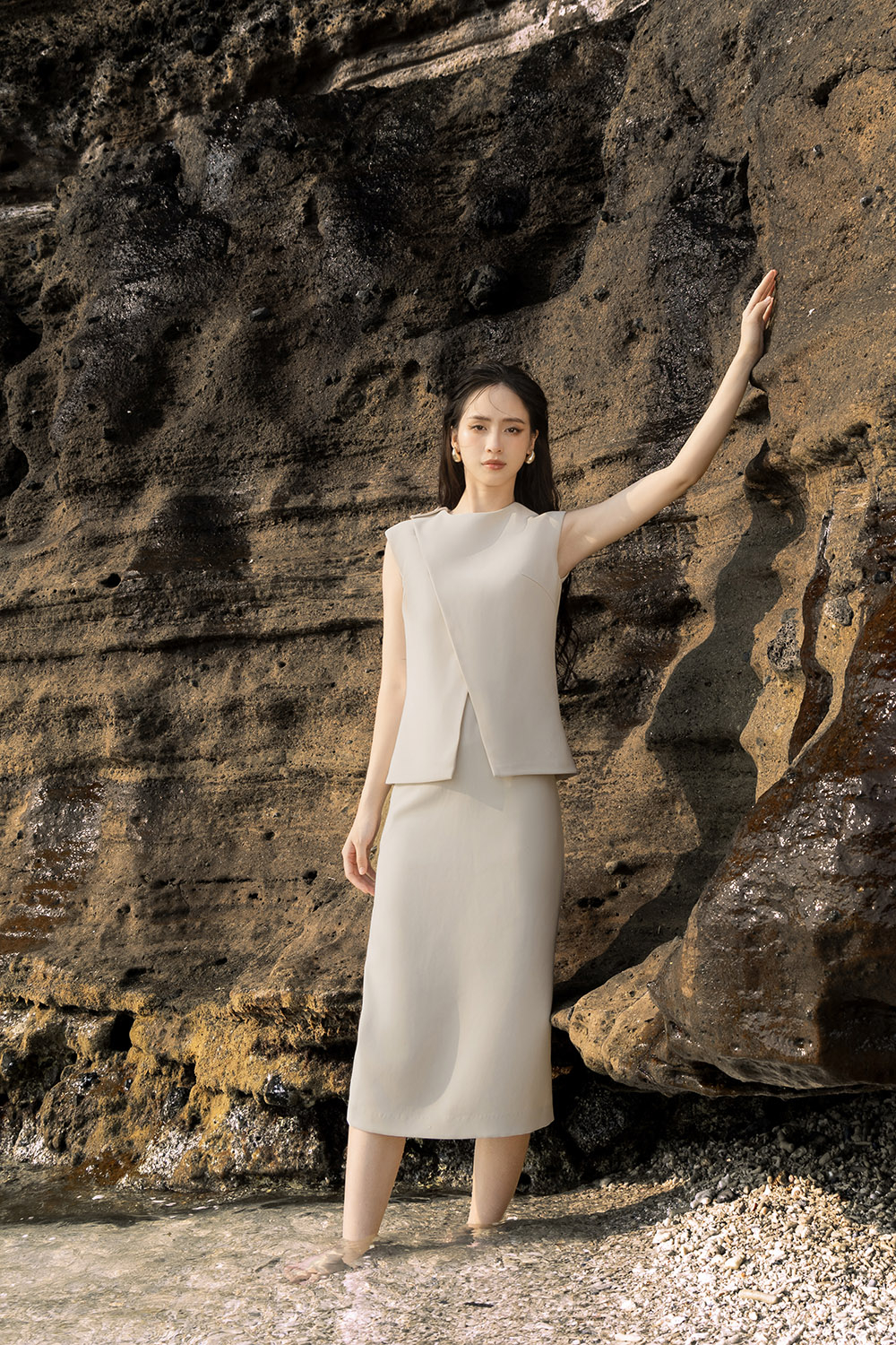 Đầm công sở dáng ôm thân áo đắp chéo