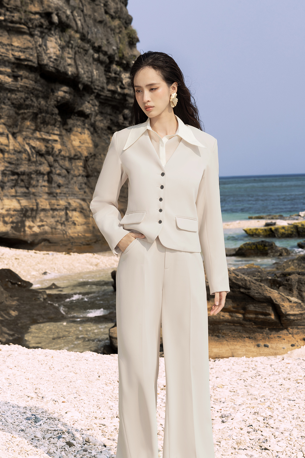 Áo khoác blazer màu kem tay dài