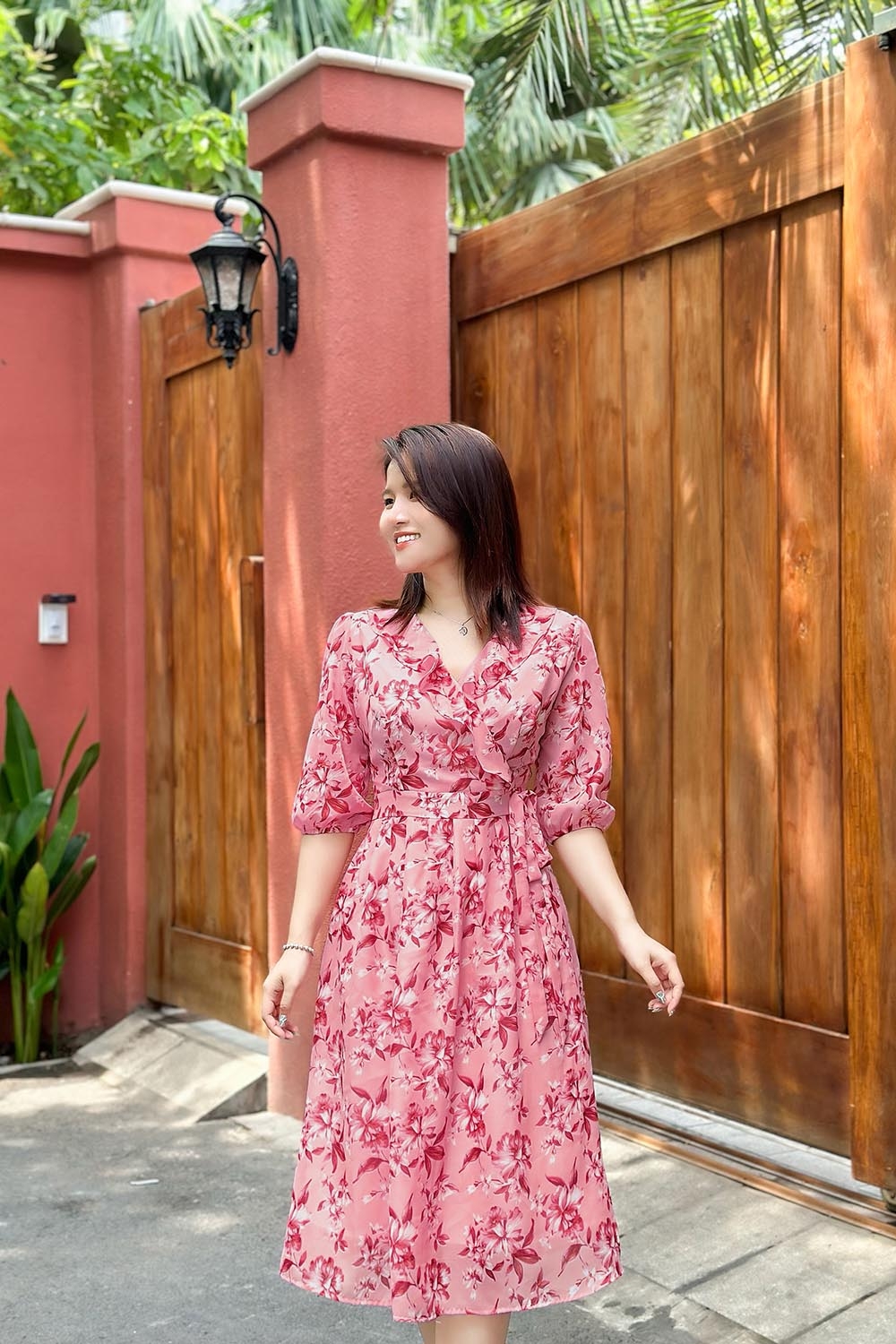 Đầm xòe hoa cổ V viền bèo tay lỡ