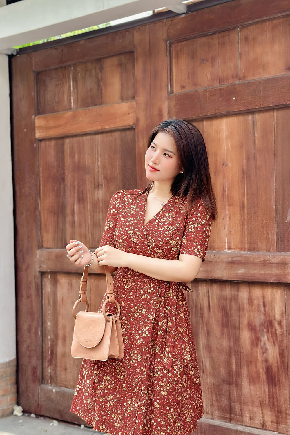 Đầm xòe chữ A cổ V eo phối nơ