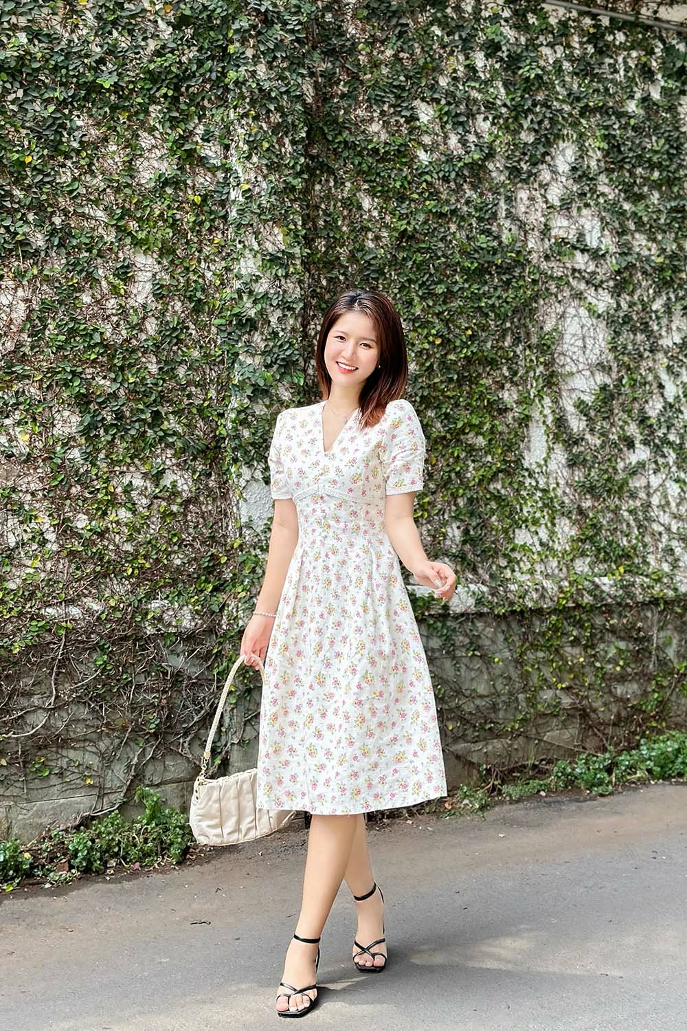 Đầm xòe hoa nhí viền đăng ten