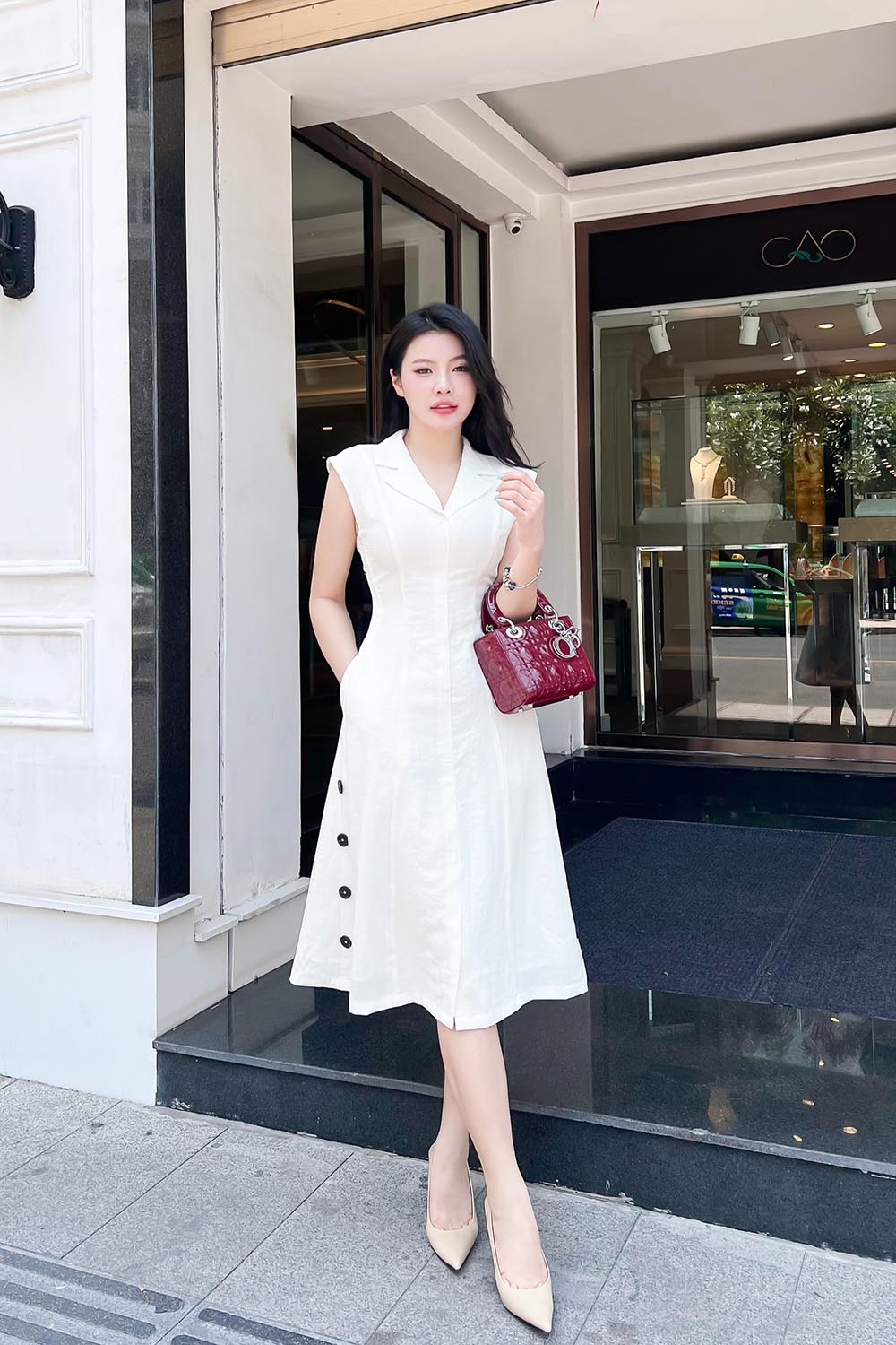 Đầm trắng cổ đan tông tay hến phối nút