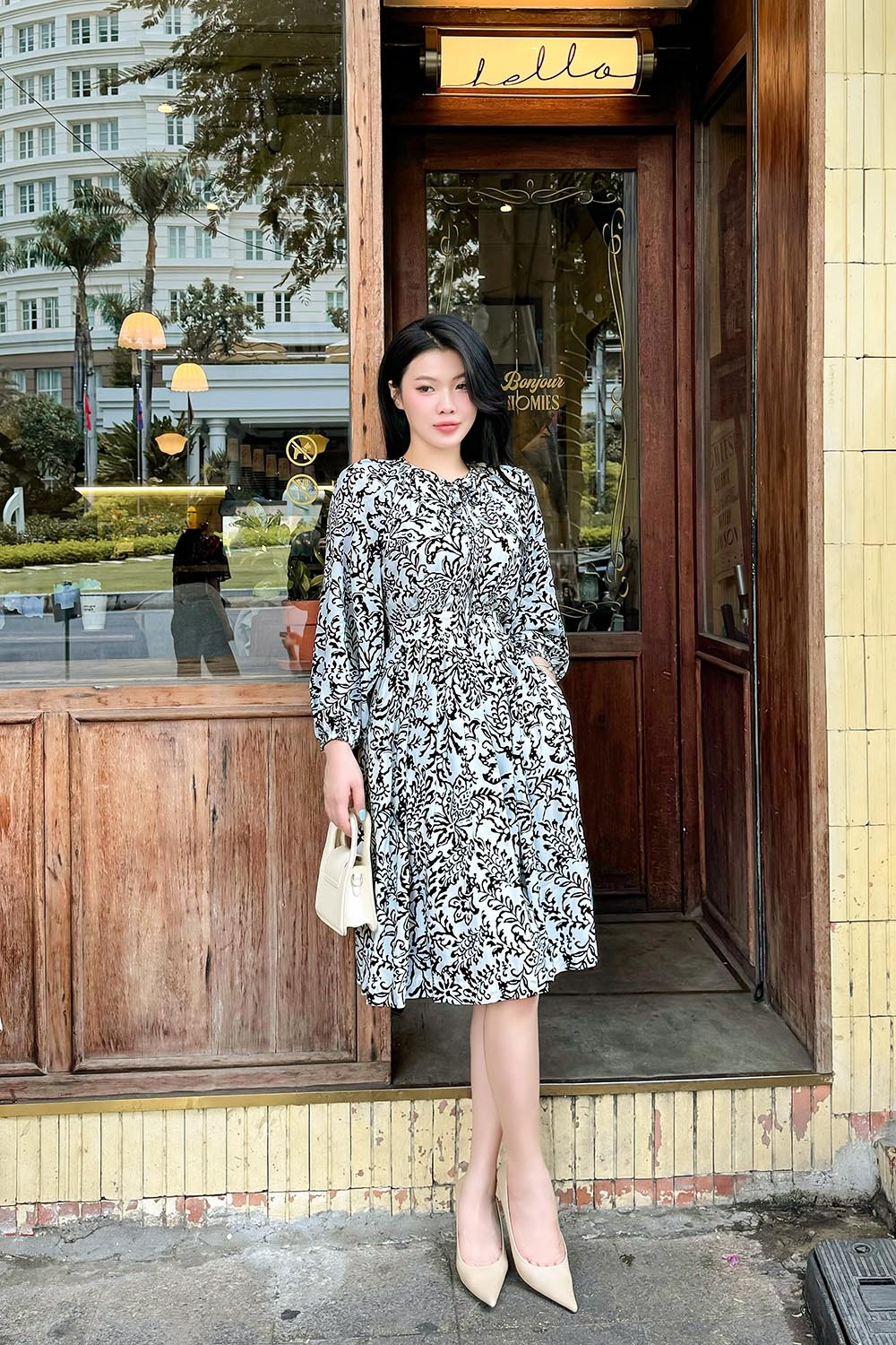 Đầm xòe họa tiết trắng đen tay dài