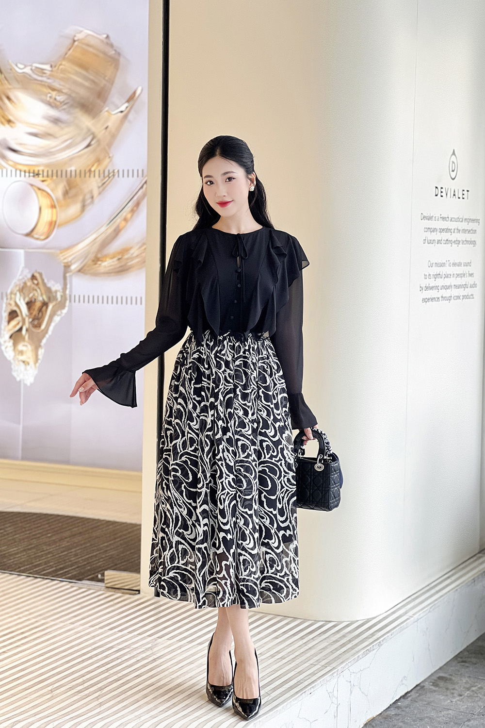 Chân váy xòe màu đen họa tiết