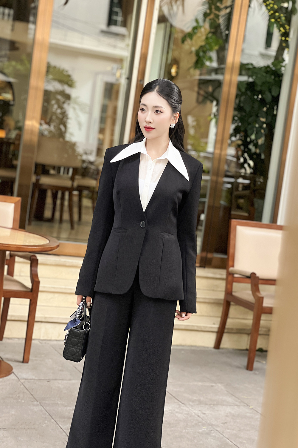 Áo khoác công sở nữ màu đen tay dài