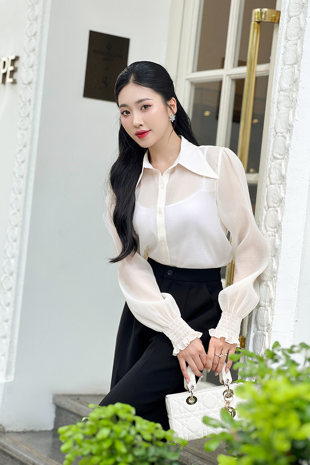 Áo sơ mi nữ màu trắng tay dài