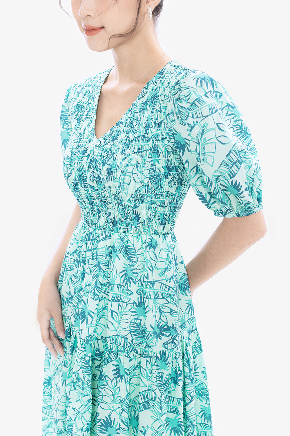 Đầm xòe họa tiết dáng dài cổ V