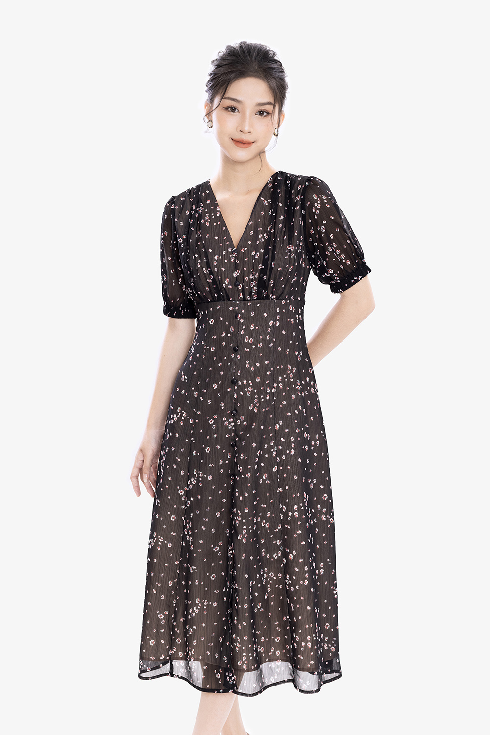 Đầm đen họa tiết dáng xòe dài nhấn eo cao