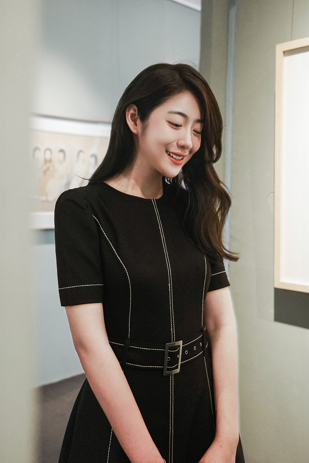 Đầm đen công sở chữ A xòe phối viền chỉ