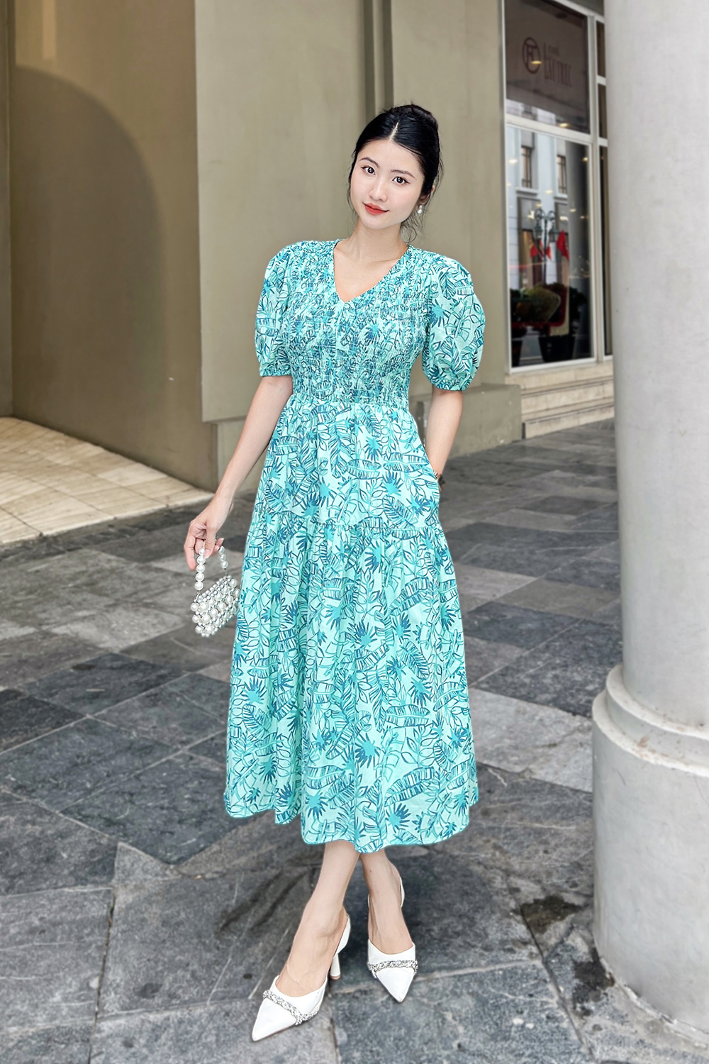 Đầm xòe họa tiết dáng dài cổ V