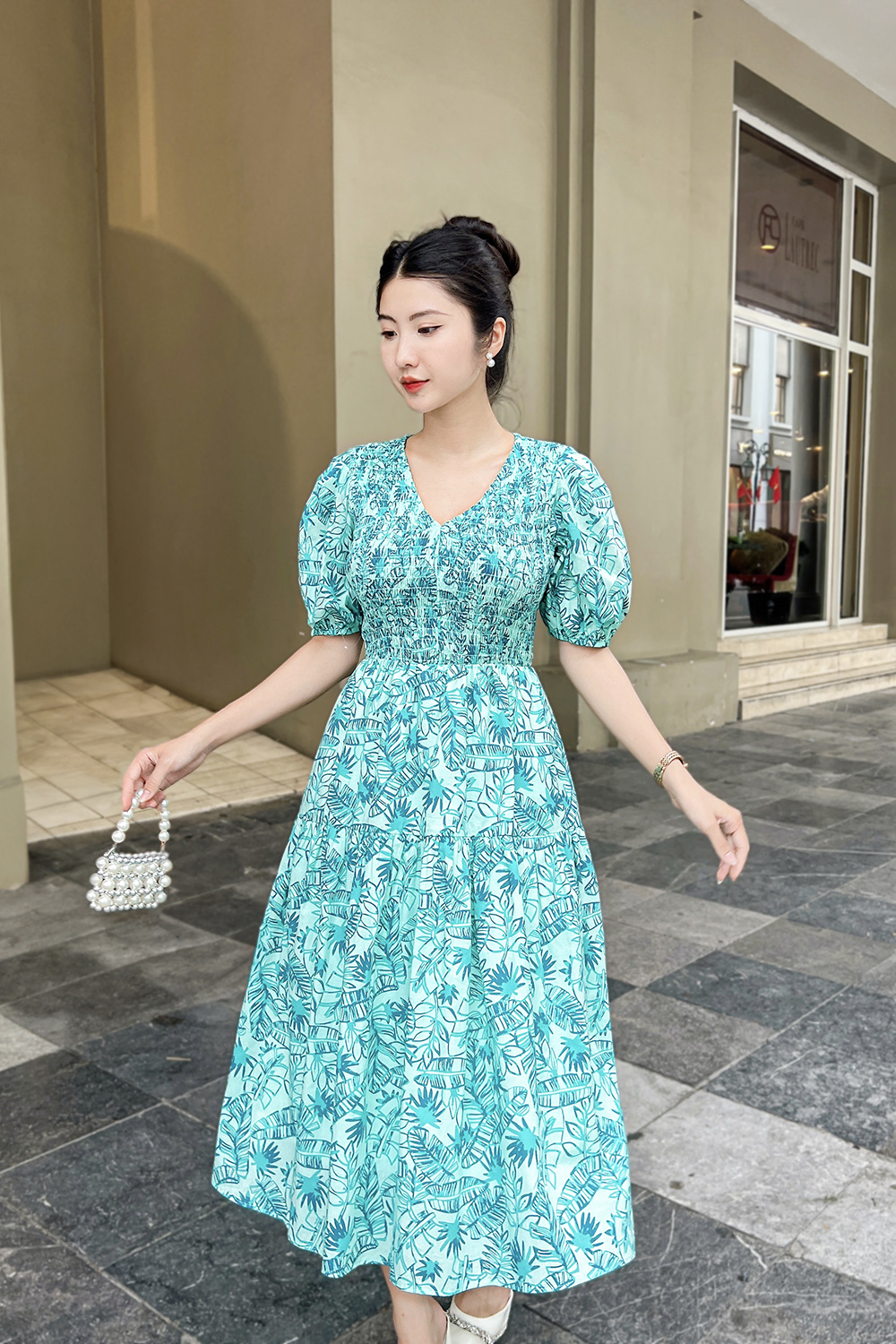 Đầm xòe họa tiết dáng dài cổ V