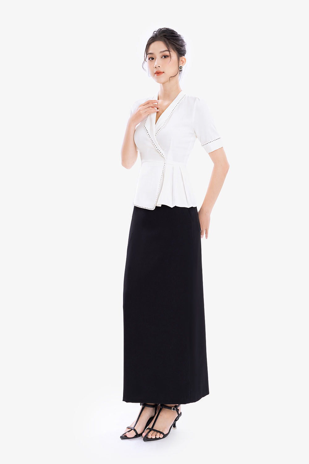 Áo trắng công sở peplum viền chỉ đen