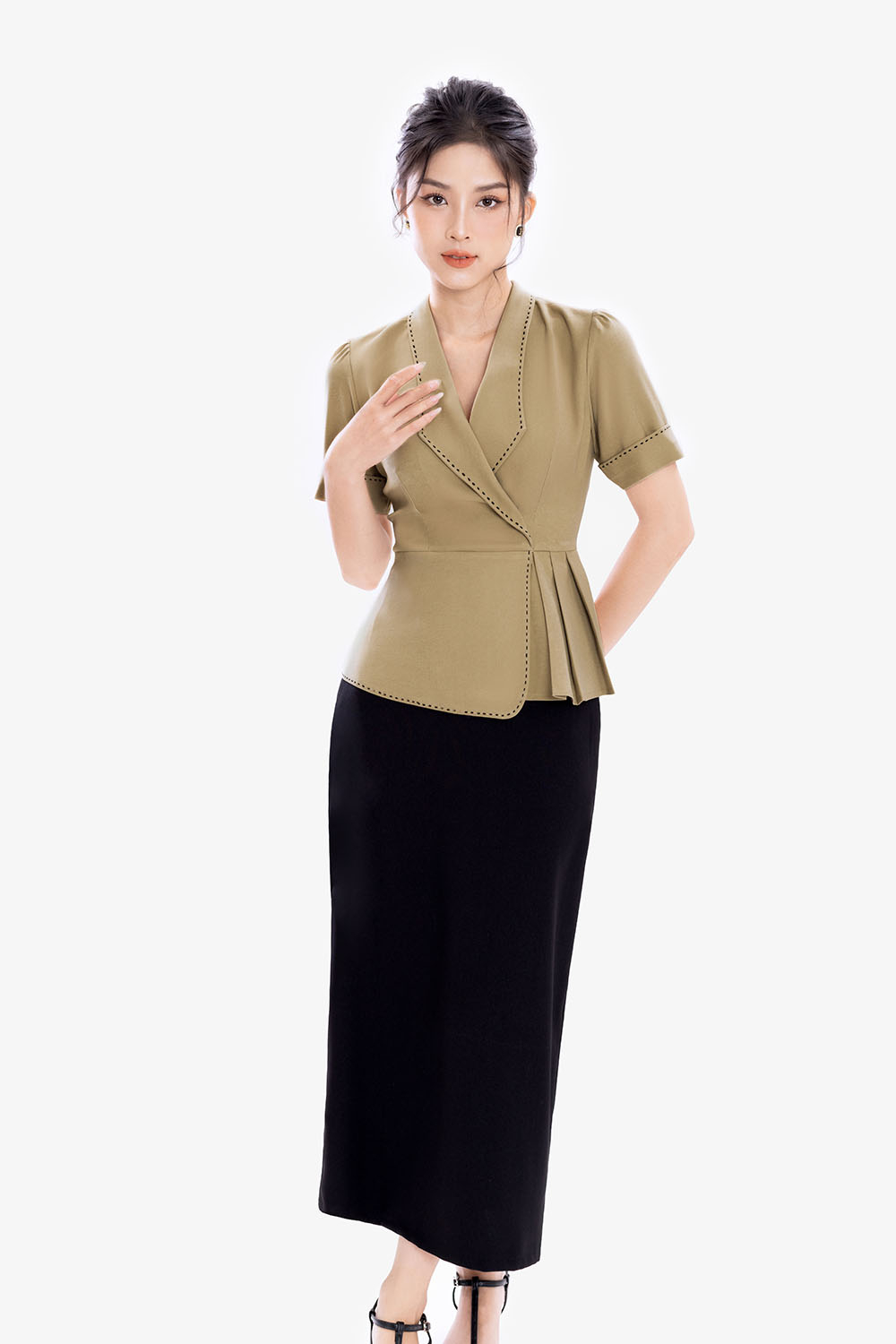 Áo peplum công sở màu nâu viền chỉ đen