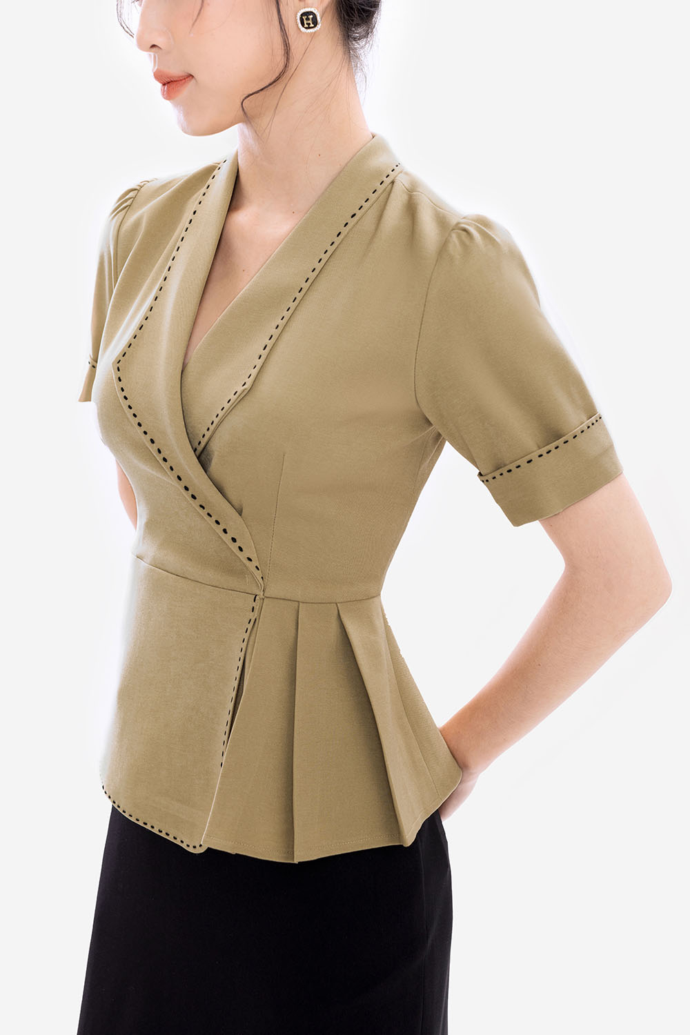 Áo peplum công sở màu nâu viền chỉ đen