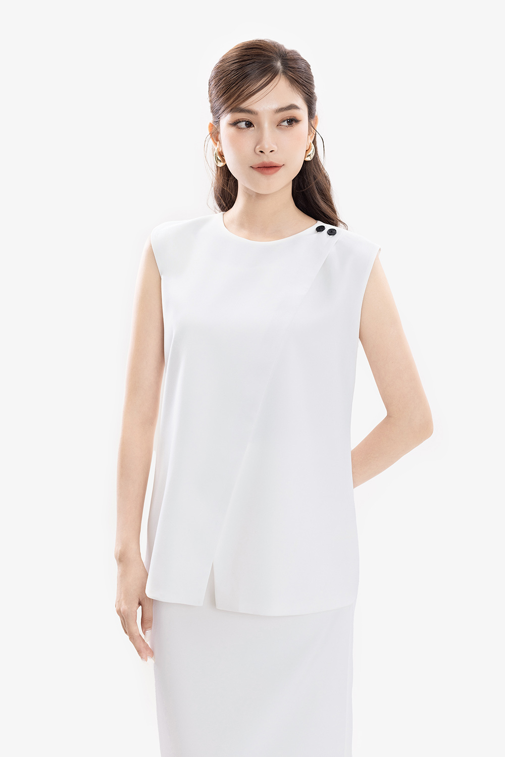 Áo kiểu công sở không tay màu trắng