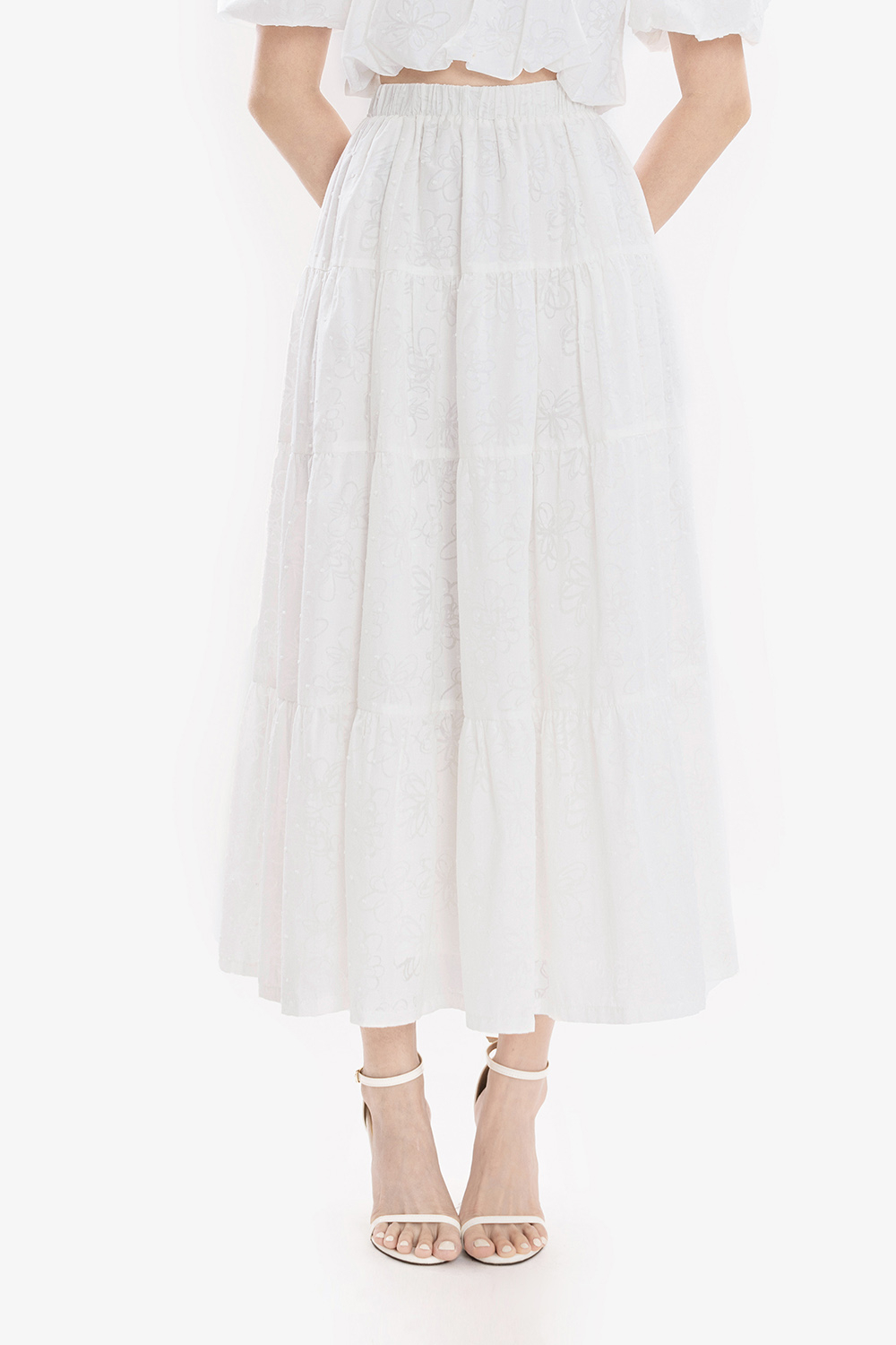 Chân váy xòe dáng midi màu trắng